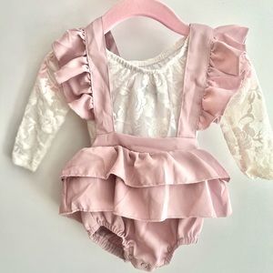 Romper set 3-6 months . Good condition